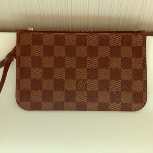 Louis Vuitton Damier Ebene neverfull Pochette